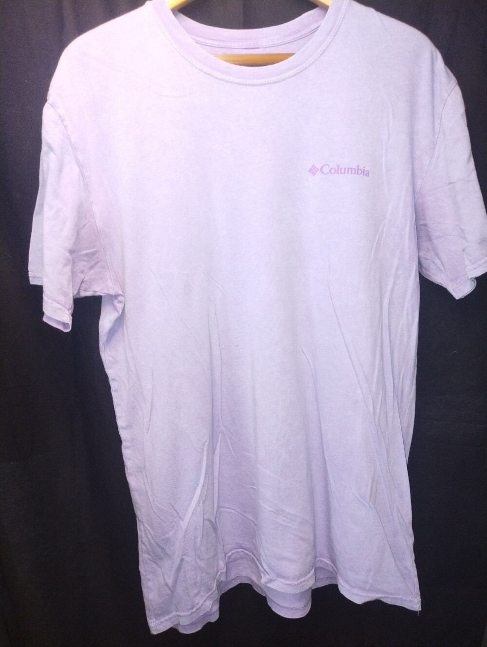Men's Columbia Tillamook Way II t-shirt small chest logo in a soft lilac size L